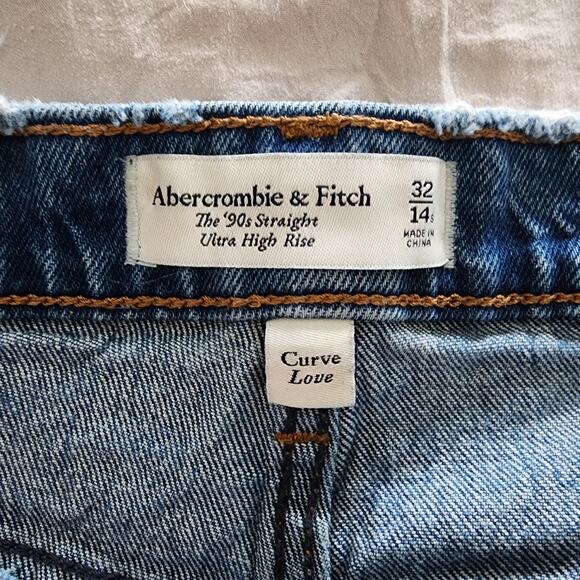 Abercrombie & Fitch The 90's Straight Ultra High Rise distressed womens size 14S - Picture 6 of 7